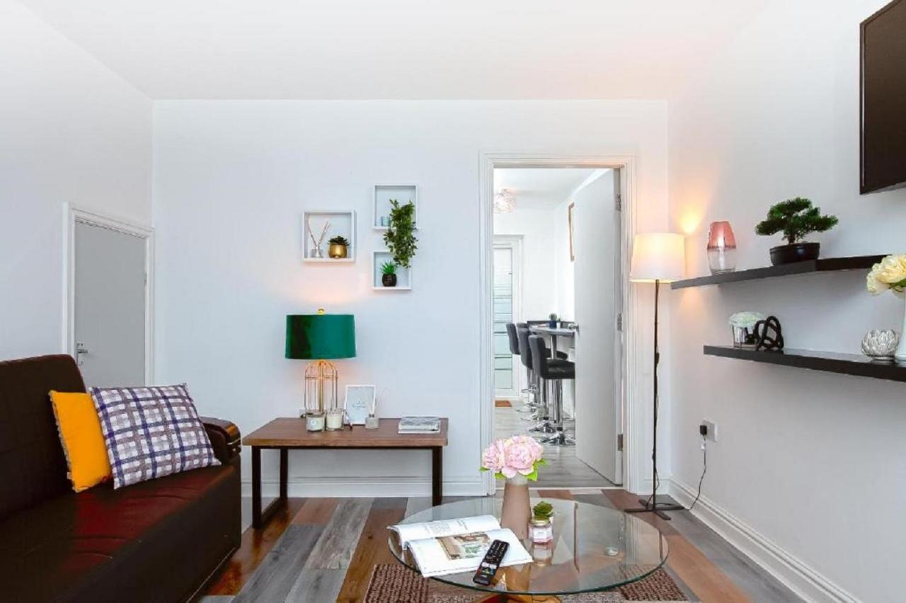 Holiday home Superb Leighton Street House *